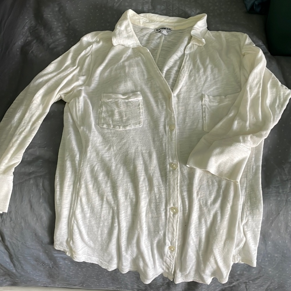 GUC - Express 3/4 sleeve top Size M - smoke free home - offers welcome
